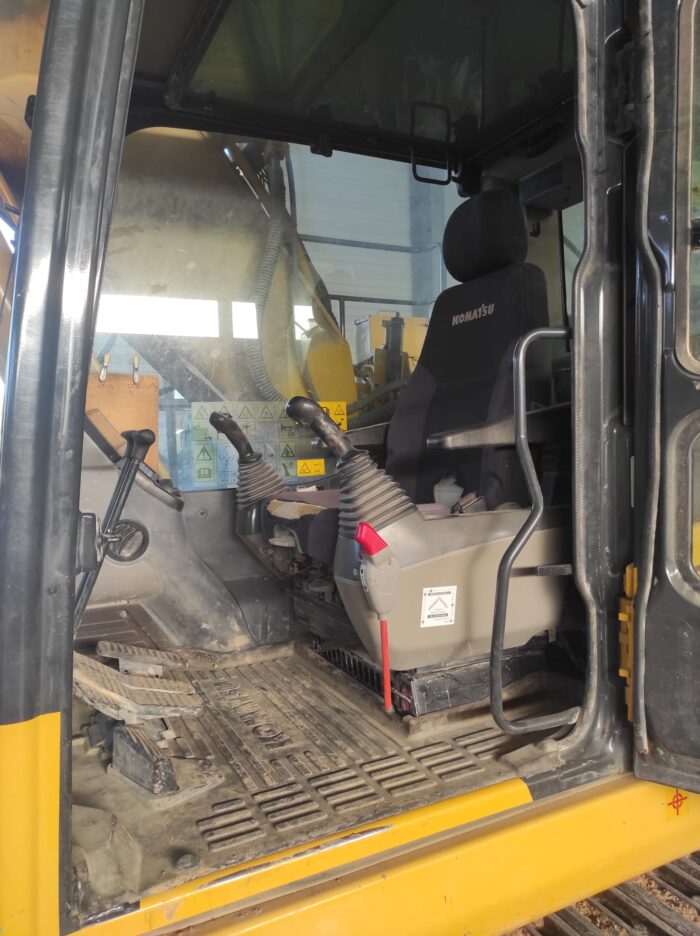 Pelle Komatsu HB215LC-2 – Image 6